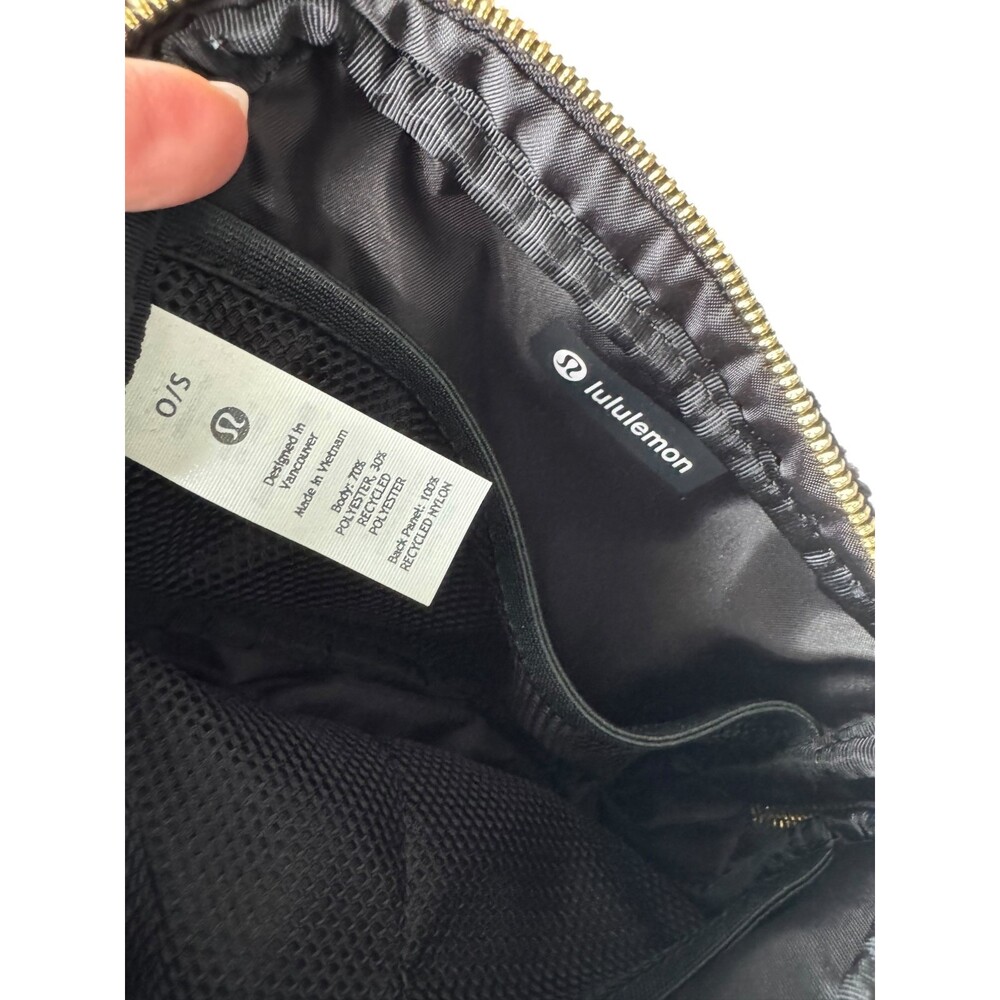 Lululemon Everywhere Belt Bag Fleece Black LU9B18S gold hardware NWT - Picture 4 of 8